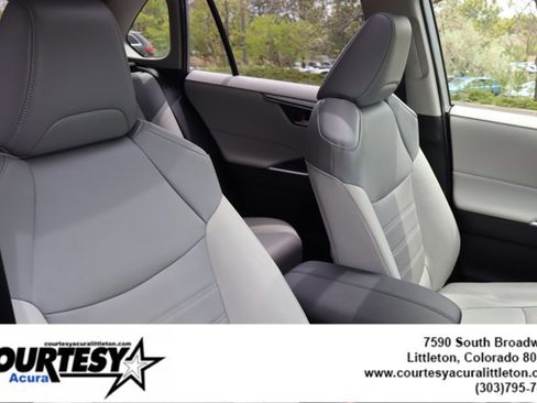 Used 2020 Toyota RAV4 XLE Premium AWD/4WD image 29