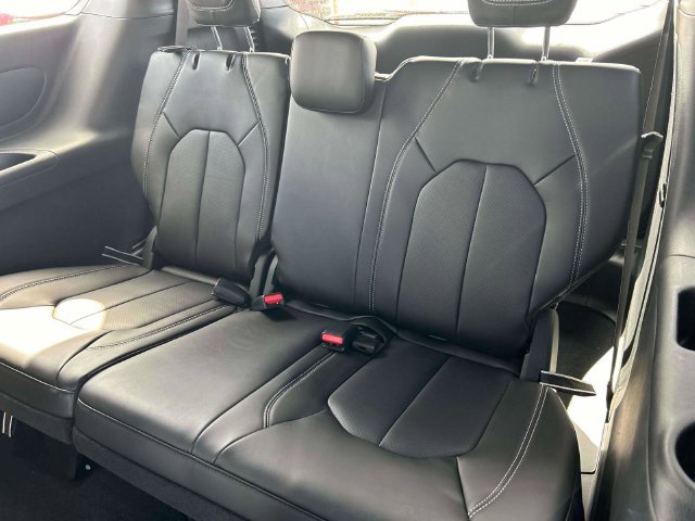 New 2026 Chrysler Pacifica Select FWD image 19