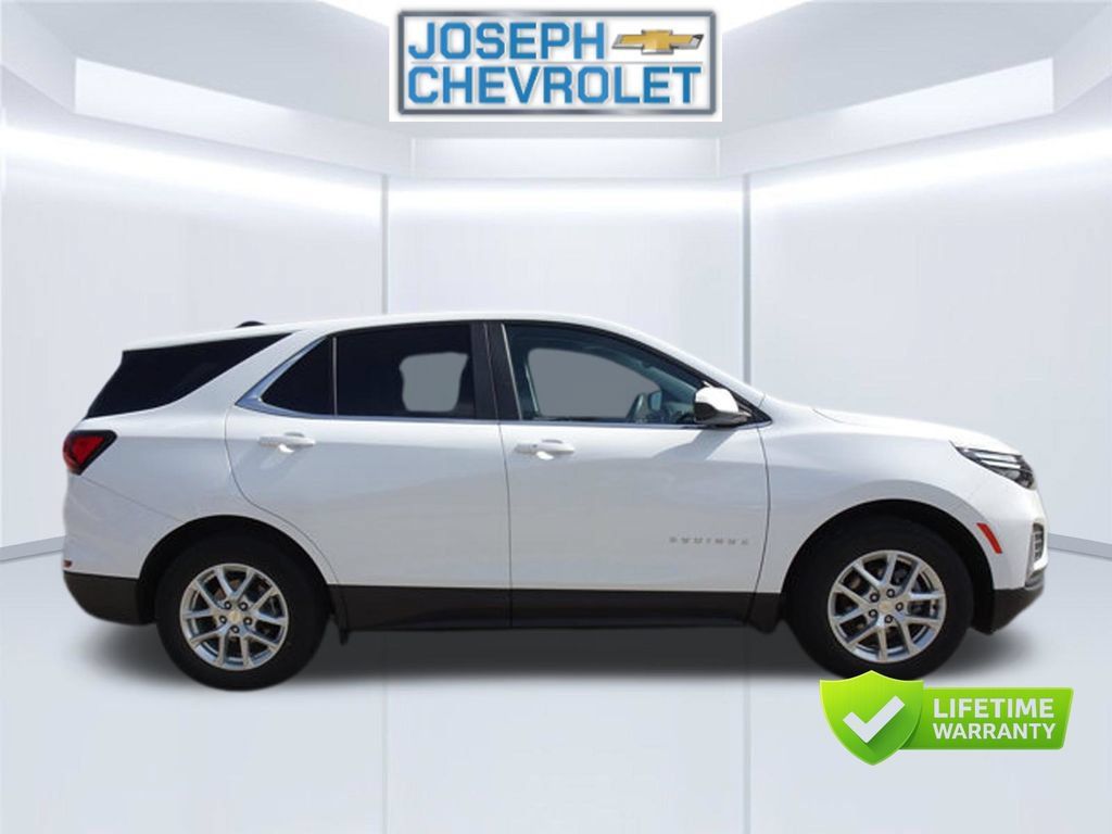 Used 2024 Chevrolet Equinox LT FWD image 2
