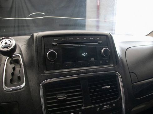 Used 2014 Dodge Grand Caravan SXT image 34