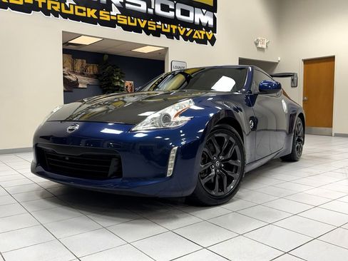Used 2017 Nissan 370Z Coupe image 2