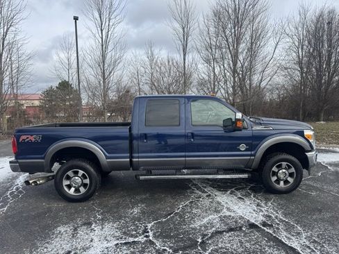 Used 2011 Ford F250 Lariat w/ Lariat Interior Pkg image 2