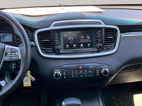 Used 2019 Kia Sorento FWD image 6