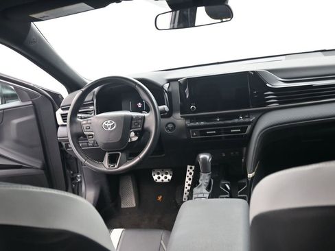 Used 2025 Toyota Camry SE image 27