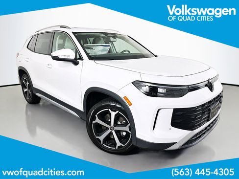 New 2025 Volkswagen Tiguan SE image 1