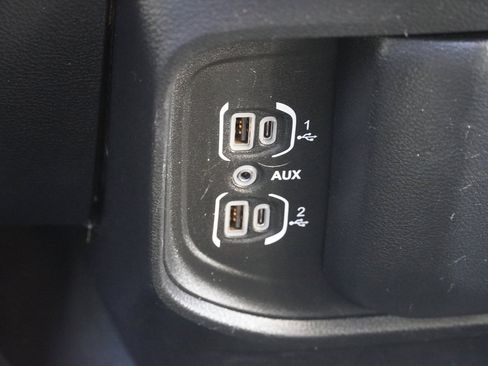 Used 2020 RAM 1500 Laramie w/ Off Road Group image 38