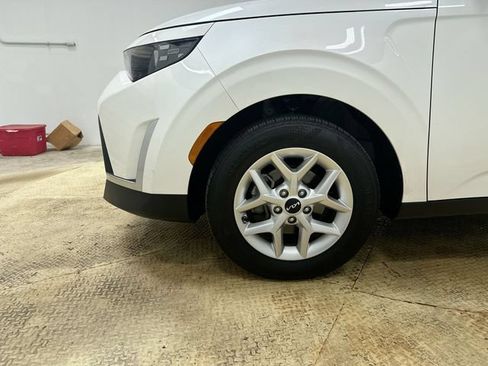 Certified 2023 Kia Soul LX w/ LX Technology Package FWD image 19