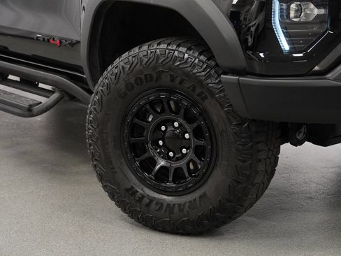 Used 2024 GMC Canyon AT4X w/ AT4X AEV Edition AWD/4WD image 10