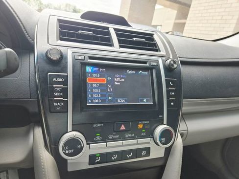 Used 2012 Toyota Camry LE image 23