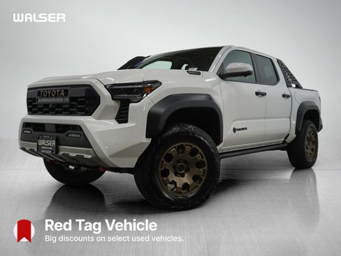 Used 2025 Toyota Tacoma Trailhunter image 1