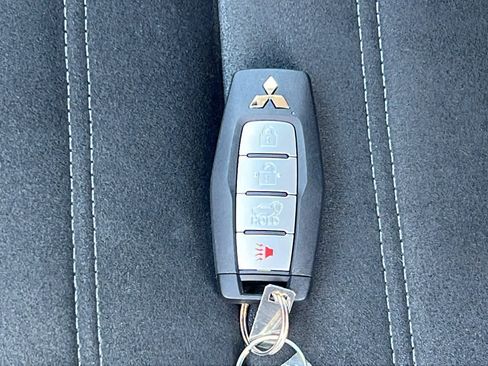 Used 2024 Mitsubishi Outlander SE AWD/4WD image 29