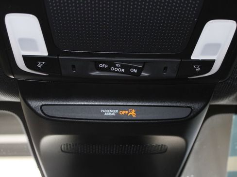 Used 2025 Honda HR-V Sport image 34