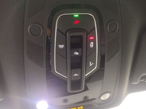 Used 2022 Audi SQ5 Premium Plus w/ Premium Plus Package image 39