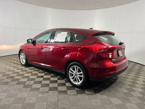 Used 2016 Ford Focus SE w/ SE Power Seat Package FWD image 4