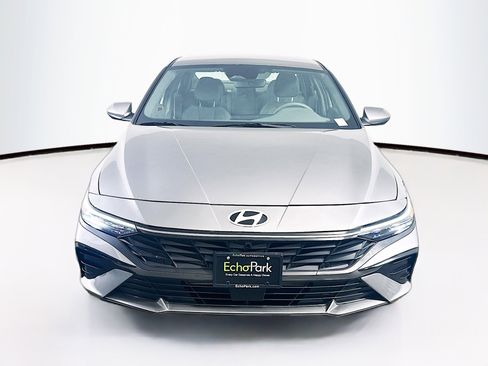 Used 2024 Hyundai Elantra SEL image 2