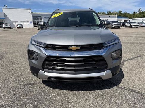 Used 2023 Chevrolet TrailBlazer LT FWD image 2