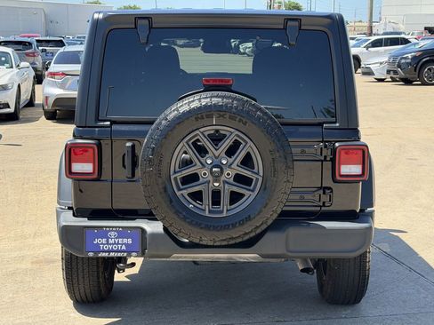 Used 2025 Jeep Wrangler Unlimited Sport AWD/4WD image 8