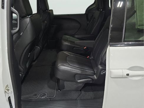 New 2026 Chrysler Pacifica Select w/ S Appearance Package image 19