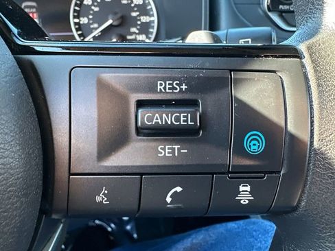 Used 2023 Nissan Rogue SV image 37