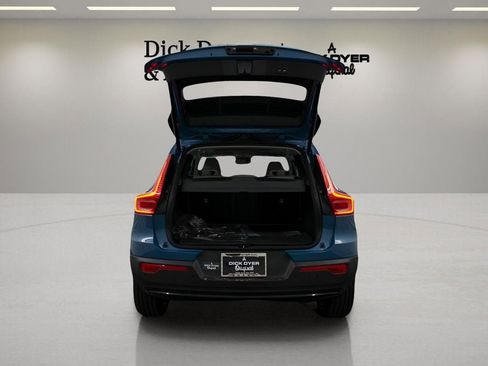 New 2025 Volvo XC40 B5 Ultra w/ Climate Package image 15