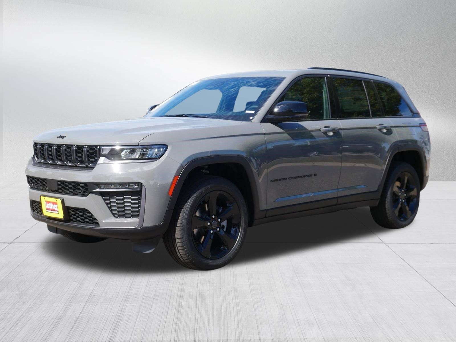 New 2027 Jeep Grand Cherokee Limited AWD/4WD image 3