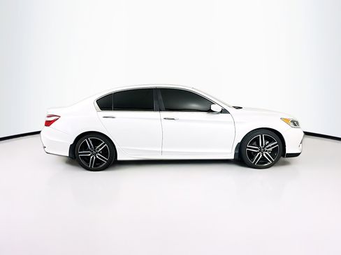 Used 2017 Honda Accord Sport image 10