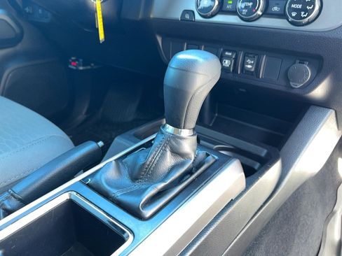 Used 2018 Toyota Tacoma SR5 image 19