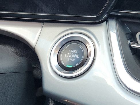 Used 2025 Chevrolet Trax LT w/ LT Convenience Package image 29