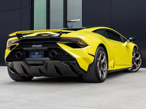 Used 2023 Lamborghini Huracan Tecnica RWD image 8
