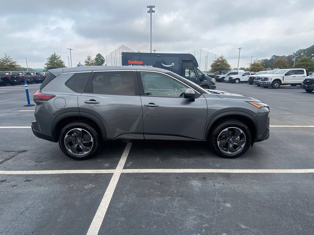 Used 2024 Nissan Rogue SV FWD image 8
