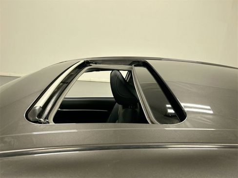 Used 2020 Toyota Camry image 19