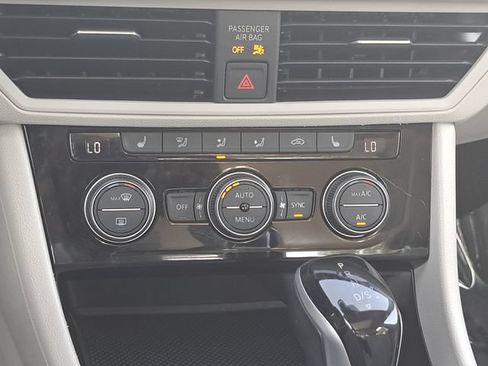 Certified 2023 Volkswagen Jetta SE FWD image 21