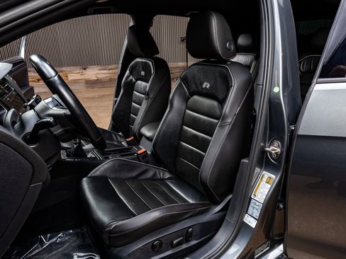 Used 2018 Volkswagen Golf R 4-Door image 25