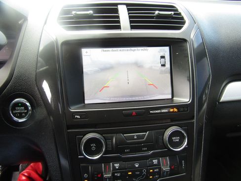 Used 2017 Ford Explorer XLT w/ Equipment Group 202A image 24