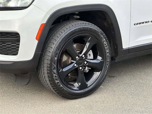 Used 2023 Jeep Grand Cherokee Altitude image 7