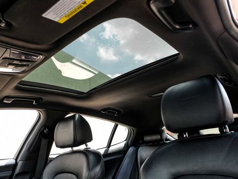 Used 2018 Kia Stinger GT1 RWD image 5