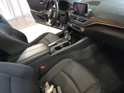Used 2024 Nissan Altima 2.5 SV FWD image 17