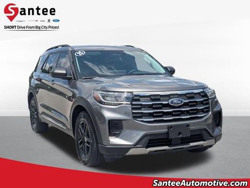 Used 2025 Ford Explorer Active RWD image 1