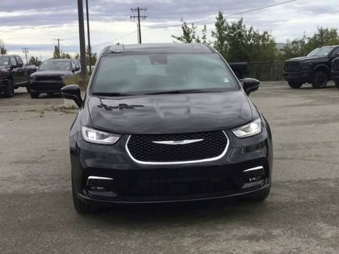 New 2026 Chrysler Pacifica Select image 3