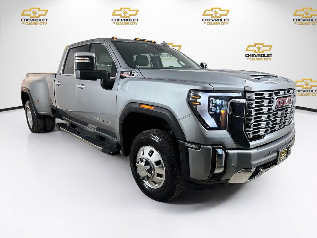 Used 2024 GMC Sierra 3500 Denali w/ Denali Reserve Package AWD/4WD image 1
