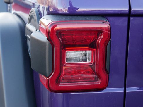 Used 2023 Jeep Wrangler Rubicon w/ Steel Bumper Group image 15