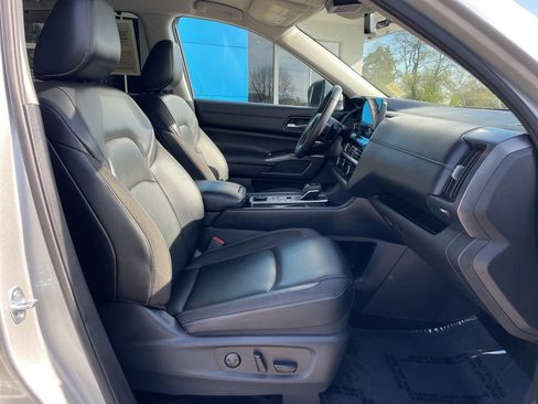 Used 2025 Nissan Pathfinder SL image 26