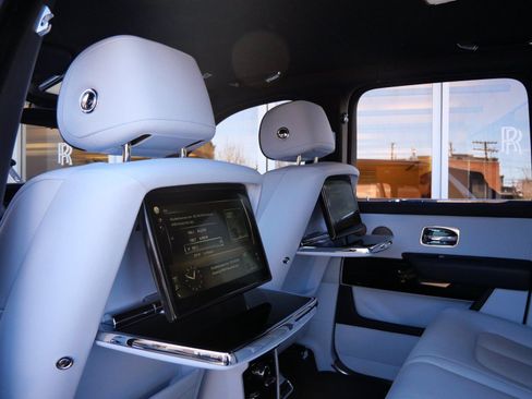 Used 2023 Rolls-Royce Cullinan image 26