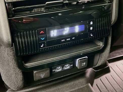 Used 2022 Jeep Wagoneer Series III w/ Premium Group I image 27