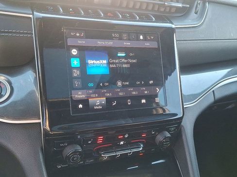 Used 2023 Jeep Grand Cherokee Altitude image 3