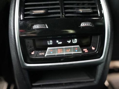 Used 2021 BMW X7 xDrive40i w/ M Sport Package AWD/4WD image 33