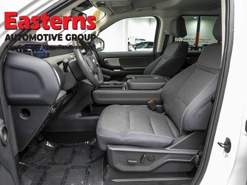 Used 2025 Ford Expedition Active AWD/4WD image 13