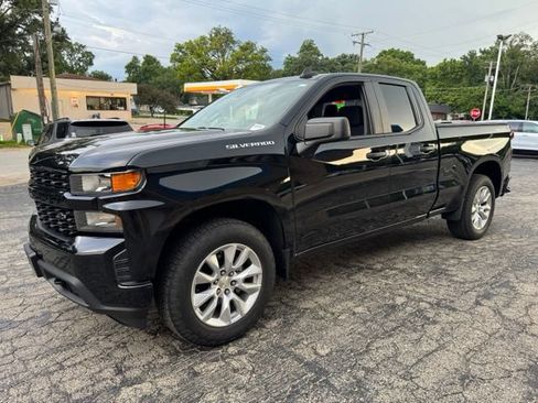 Used 2022 Chevrolet Silverado 1500 Custom w/ Safety Confidence Package AWD/4WD image 3