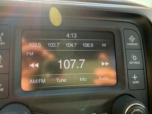 Used 2016 Jeep Cherokee Sport image 19