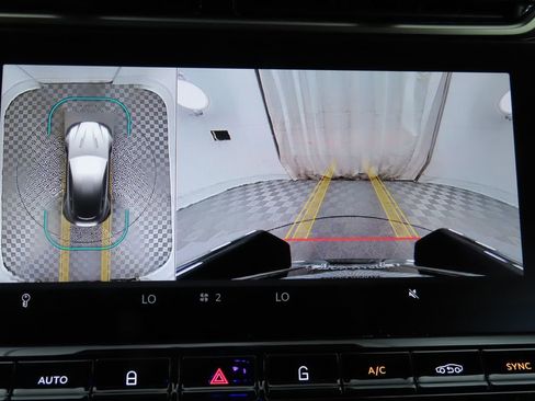 Used 2025 Aston Martin V8 Vantage Coupe image 17